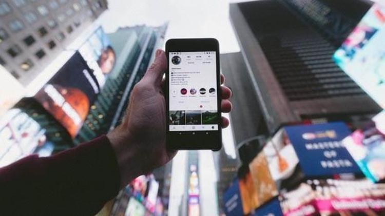 Yepyeni bir yere gözünü dikti