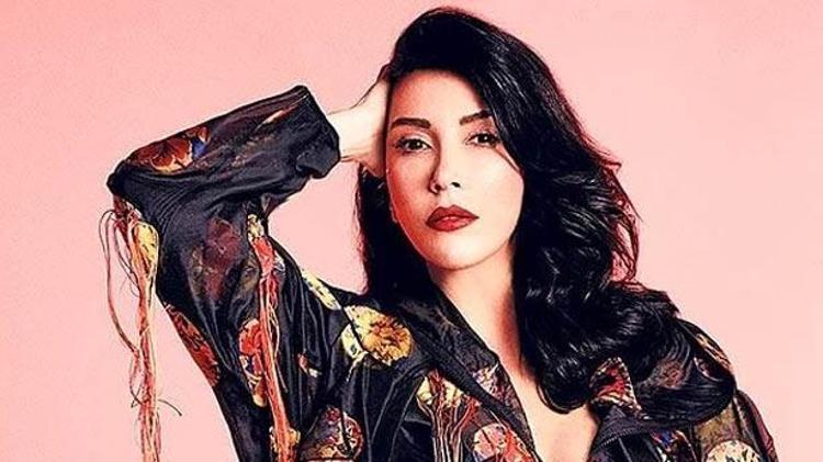 8- Hande Yener