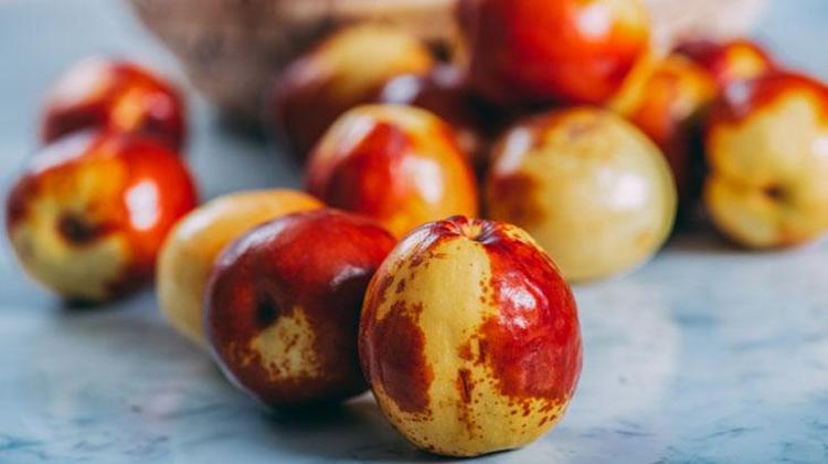 Büyük bir zeytin gibi, Çinliler vazgeçemedi Aç karnına hünnap yiyince bakın ne oluyor