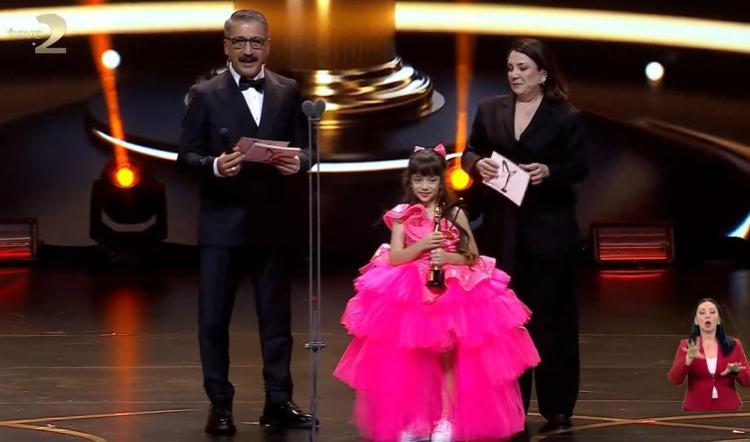 ADA ERMA KİMDİR, kaç yaçında? 49. Altın Kelebek En İyi Çocuk Ödülü ...