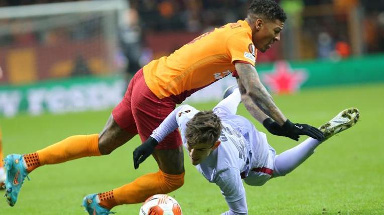 Galatasaray - Barcelona maçıyla ilgili bomba iddia Hakemi tehdit etti