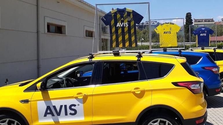 Fenerbahçe yeni formalarını araçlarıyla tanıttı