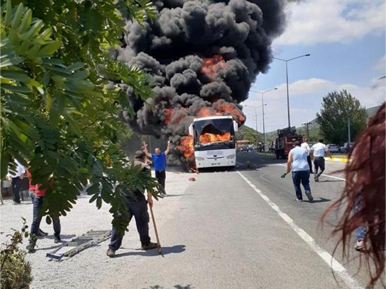 Son dakika... Balıkesirde facia Yanan otobüste 5 kişi öldü