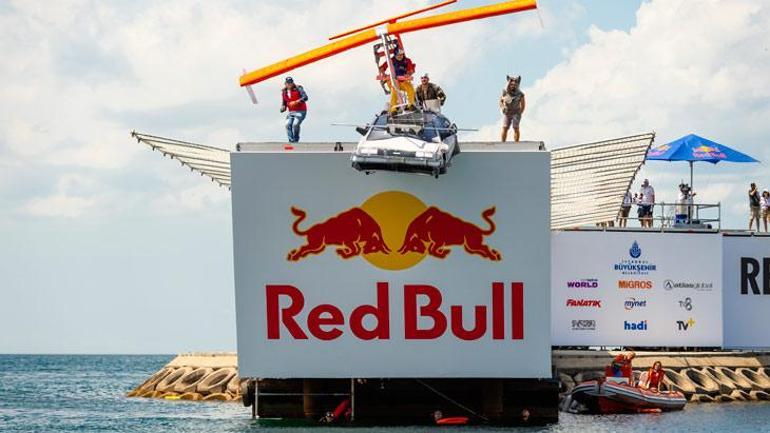 Red Bull Uçuş Günü unutulmaz görsel şölen sundu