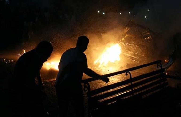 Son dakika | Mısırda korkunç olay 4 araç yandı, 17 ölü, 32 yaralı