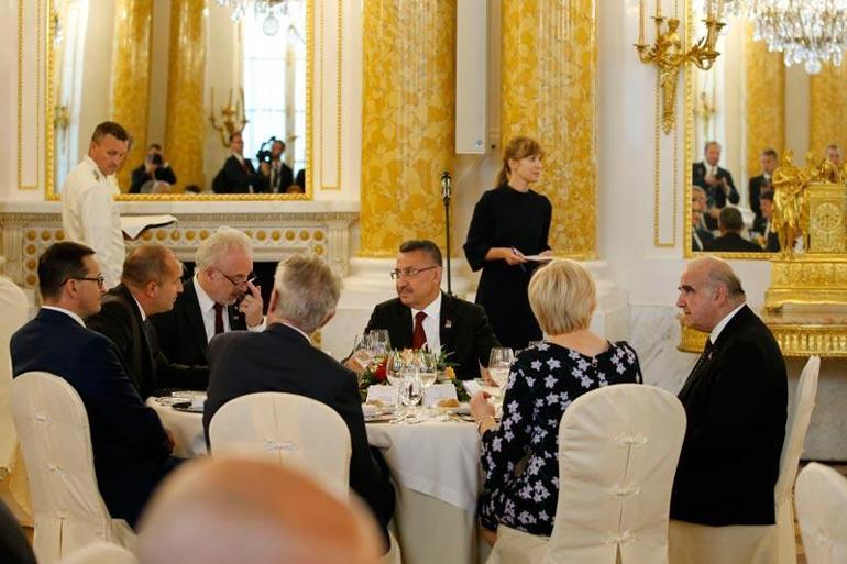 Cumhurbaşkanı Yardımcısı Oktay Varşovada Pence ile görüştü