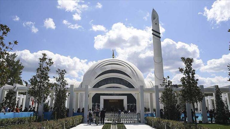 Cumhurbaşkanı Erdoğan, Abdülhakim Sancak Camiini törenle açtı Caminin özellikleri dikkat çekti