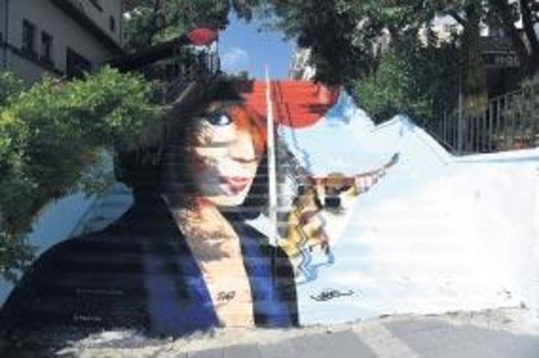 İklim aktivisti Greta Kadıköy’de duvarda