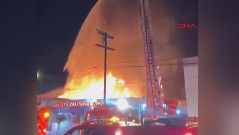 Los Angeles’ta tekstil deposunda büyük yangın: 3 yaralı