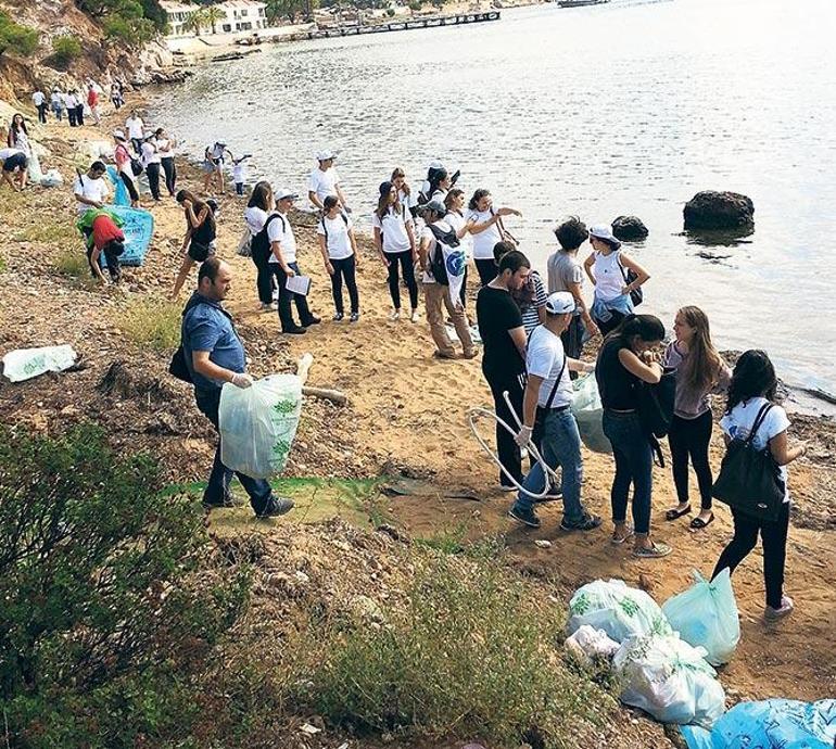Türkiye’nin çöpünü gönüllüler topluyor