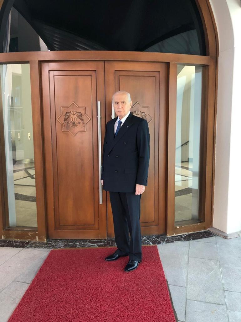 Devlet Bahçelinin yeni fotoğraflar paylaşıldı