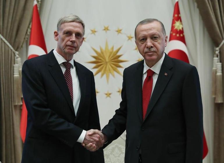 Büyükelçilerden Cumhurbaşkanı Erdoğana güven mektubu