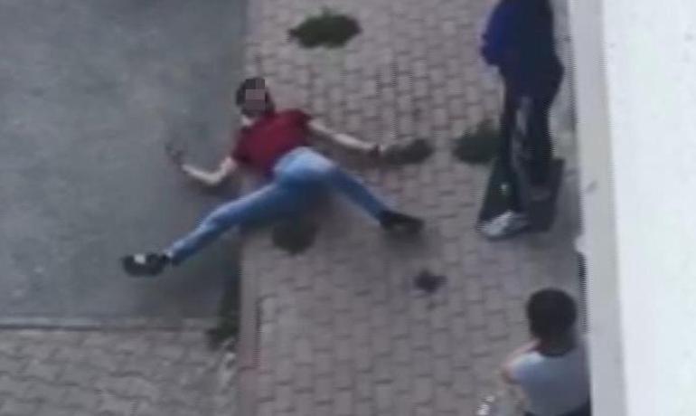 Bir anda yere atladı Kimse yardımcı olamadı...
