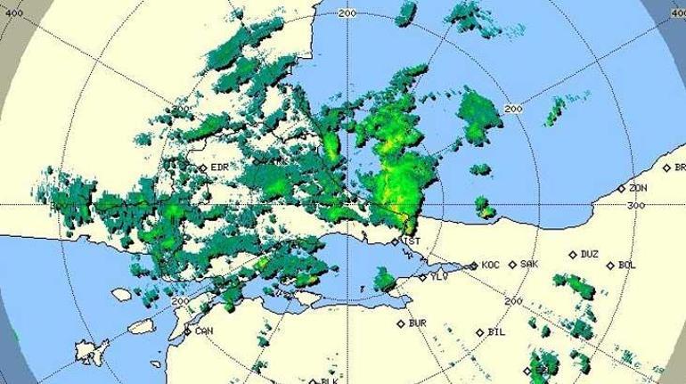 Son dakika | Meteoroloji uyarmıştı İstanbulda bulutlar gündüzü geceye çevirdi