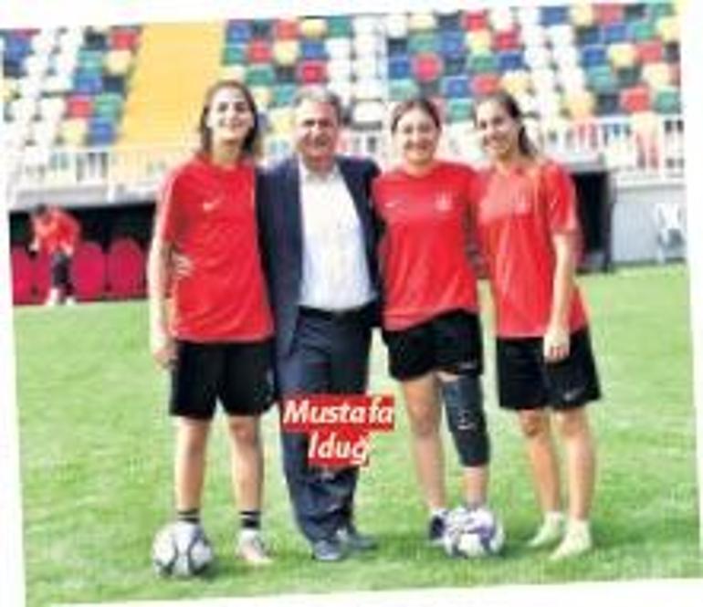 Kadın futbolculardan davet var