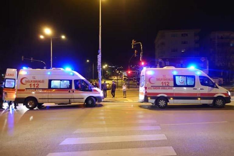 Bursada iki otomobilin çarpışması sonucu 3 kişi yaralandı