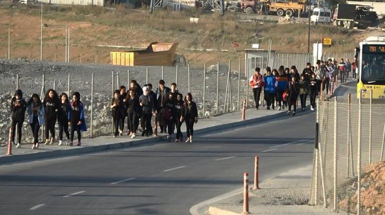 Burası İstanbul 4 farklı lisenin öğrencileri kilometrelerce gidiyor