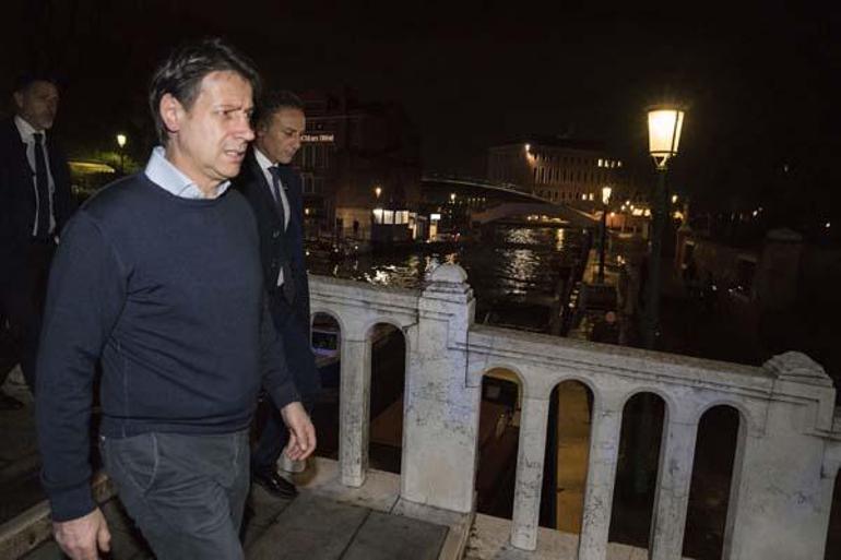 Conte, doğal afet yaşanan Venediki ziyaret etti