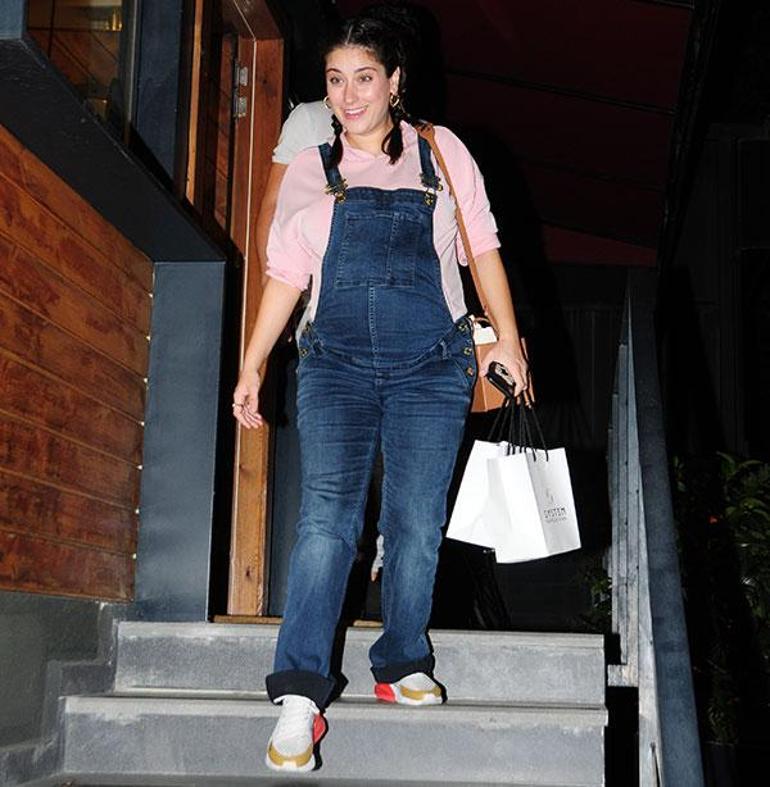 Hazal Kaya doğum için gün sayıyor