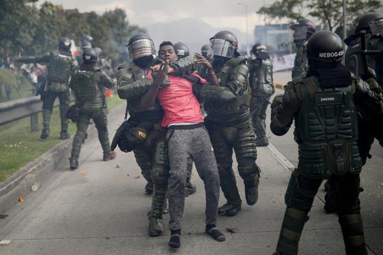 Kolombiyadaki genel grevde çok sayıda gösterici gözaltında