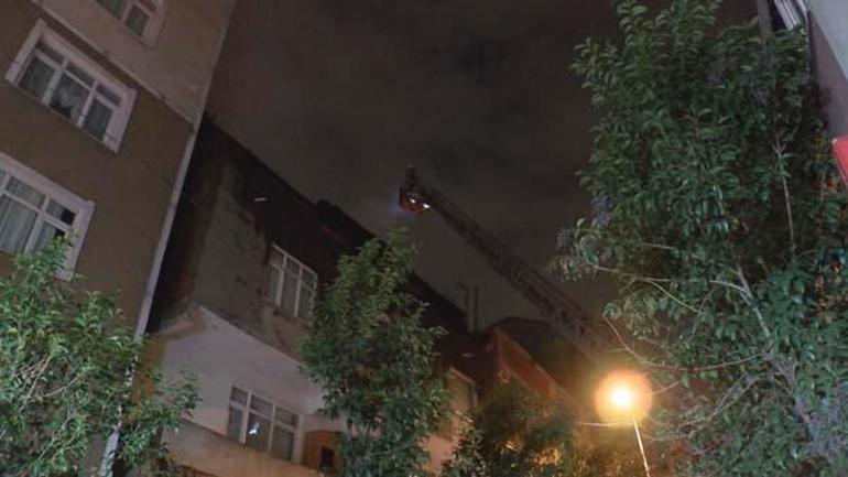İstanbulda iki binanın çatısı alev alev yandı