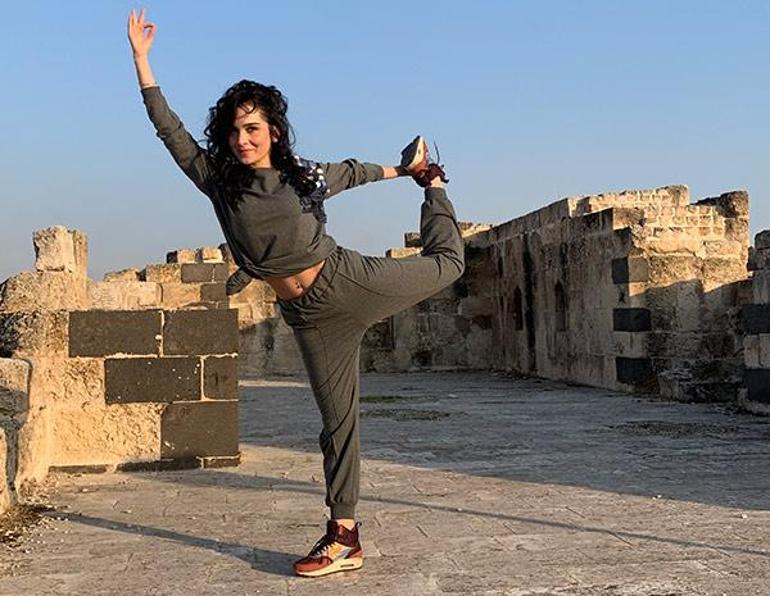 Oyuncu Hande Kaptan, Gaziantep Kalesinde yoga yaptı