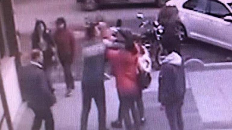 Minibüsçü dehşeti Sokak ortasında genç kızlara saldırdı