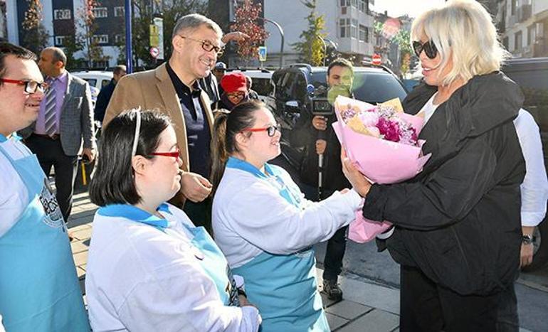 Süperstar Ajda Pekkandan süper hareket