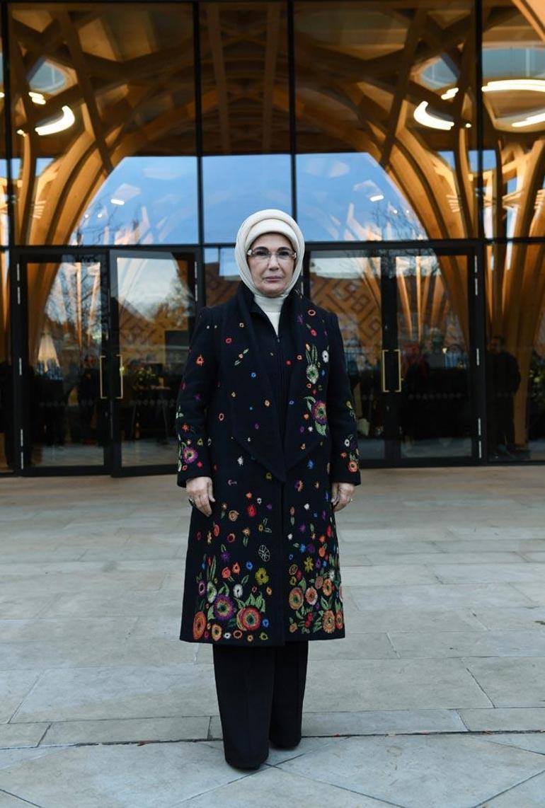 Cambridge Camisindeki serginin ilk ziyaretçisi Emine Erdoğan oldu