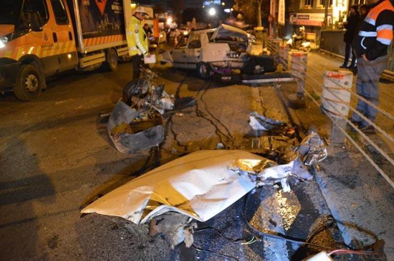 İstanbulda gece yarısı feci kaza Araç hurda yığınına döndü
