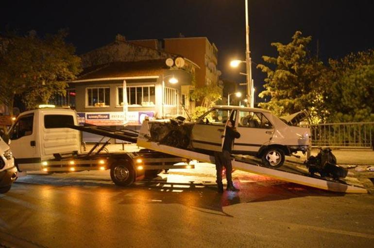 İstanbulda gece yarısı feci kaza Araç hurda yığınına döndü