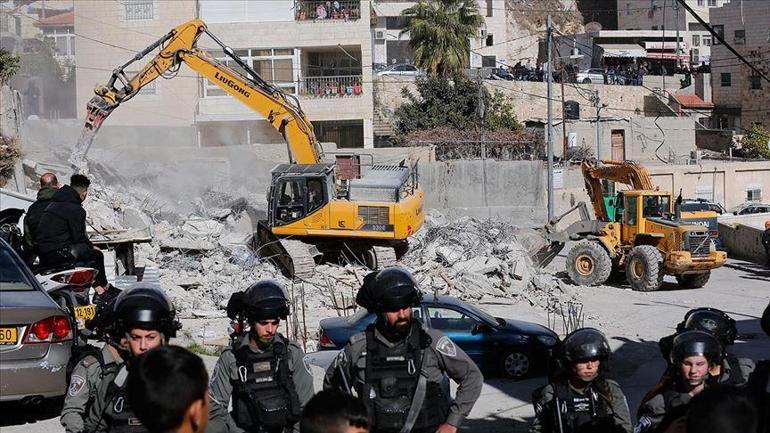 İsrail güçleri Doğu Kudüste Filistinli aileye ait inşat halindeki evi yıktı