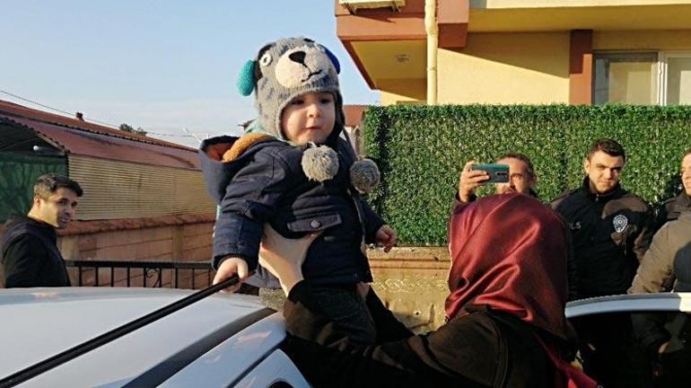 2 yaşındaki Yiğit otomobilde mahsur kaldı