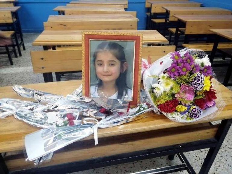 Okulda servisin altında kalarak ölen Eylülün ailesi için acılı karne günü