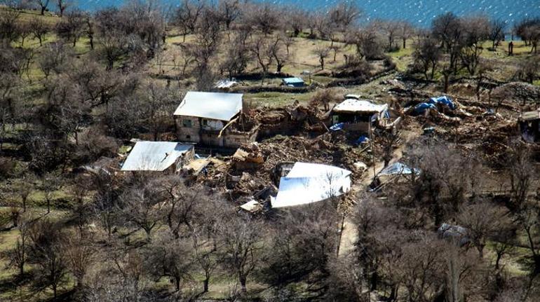Elazığda 6,8 büyüklüğünde depremde o köydeki evlerin tamamı etkilendi