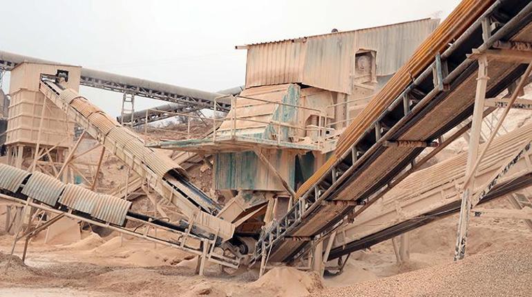 Deprem bölgesinde inşaatlar durduruldu