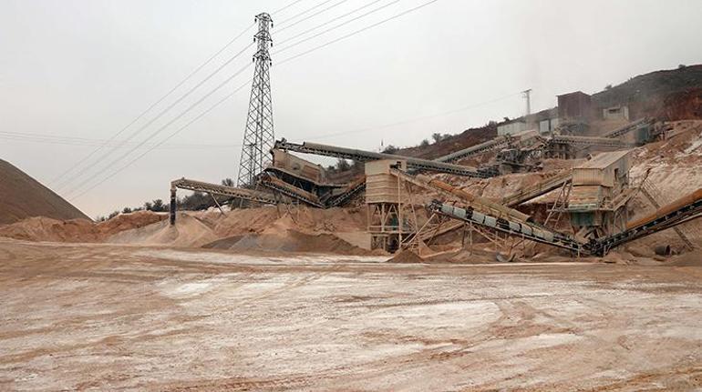 Deprem bölgesinde inşaatlar durduruldu