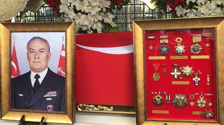 Eski Deniz Kuvvetleri Komutanı Vural Bayazıt son yolcuğuna uğurlandı