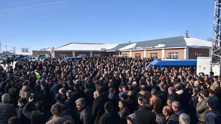İçişleri Bakanı Soylu, Ağrıda cenaze törenine katıldı