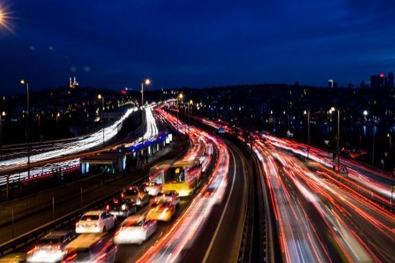 Son dakika Tatil bitti, İstanbulda trafik kilit
