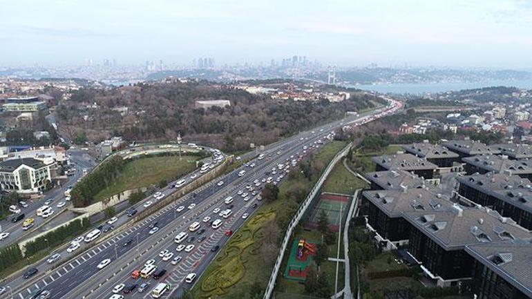 Son dakika Tatil bitti, İstanbulda trafik kilit