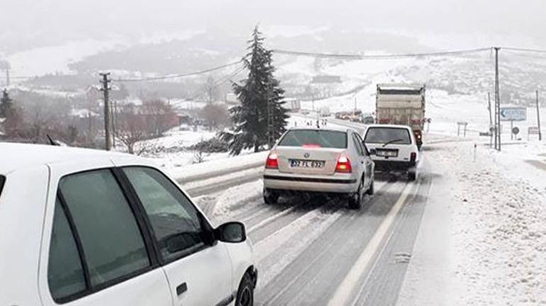 Yolcu otobüsü, uçurumun kenarında durdu