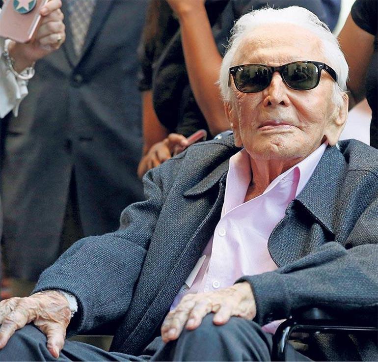 Kirk Douglas 103 yaşında hayata veda etti: ‘Hergeleleri canlandırarak  bir kariyer yaptım’