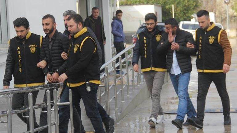 Çiçek alan kadının telefonunu çalan zanlılar tutuklandı
