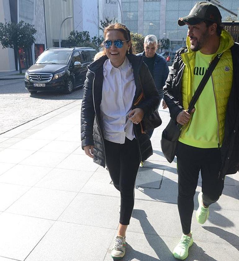 Demet Akalının neşesi yerinde