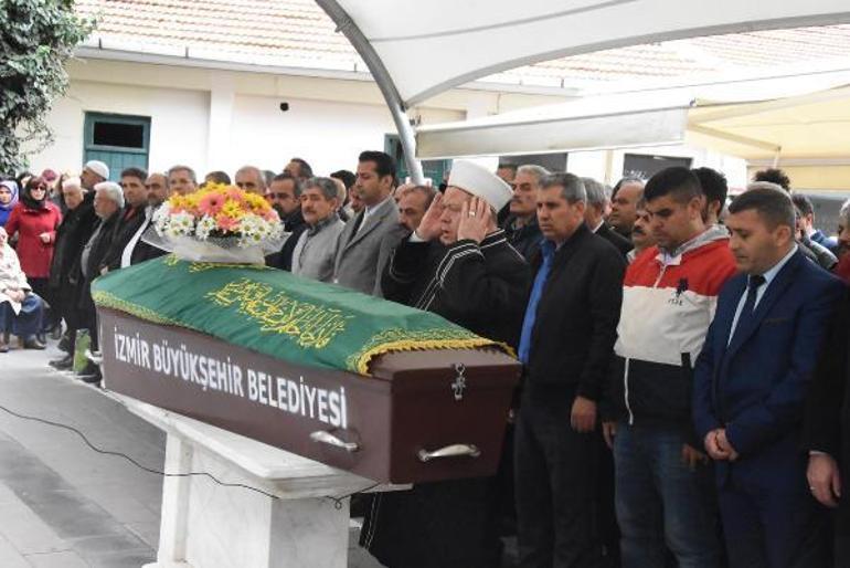 Samsundaki evinde ölü bulunan doktor, İzmirde toprağa verildi