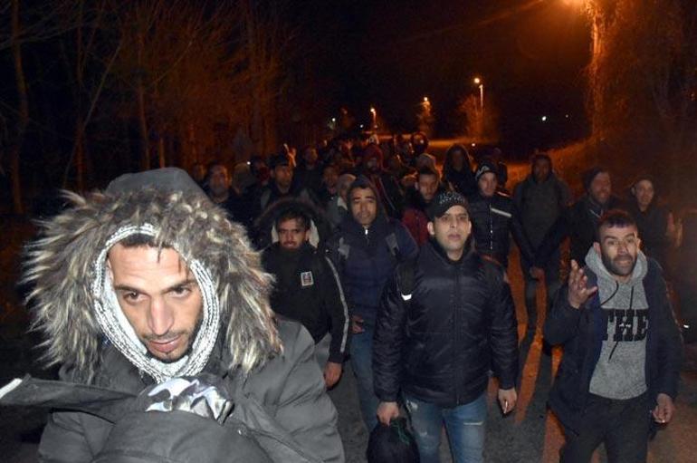 Edirnede göçmenler Yunanistan sınırına yürüyor