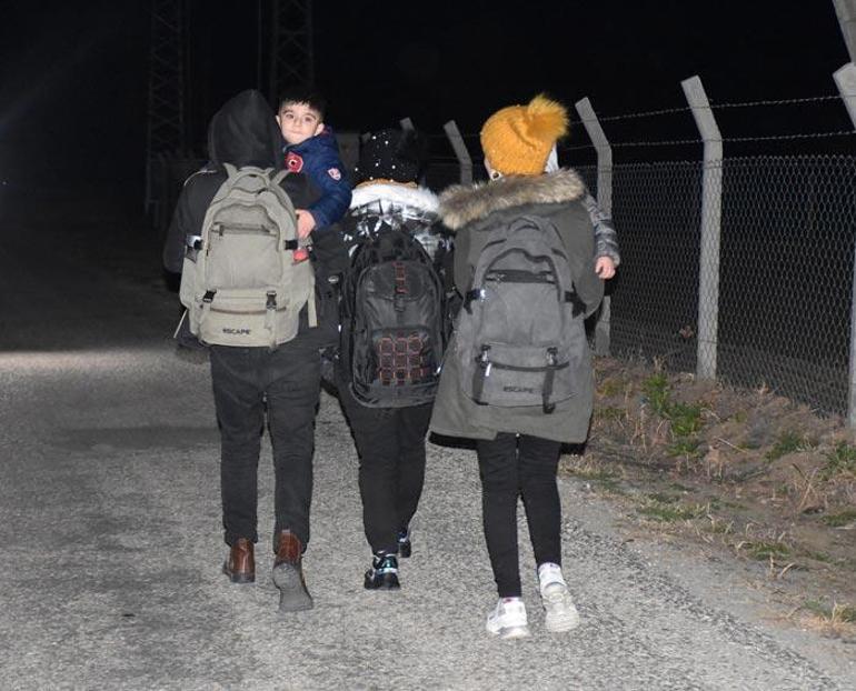 Edirnede göçmenler Yunanistan sınırına yürüyor
