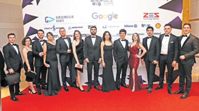 Ünlüleri buluşturan gala