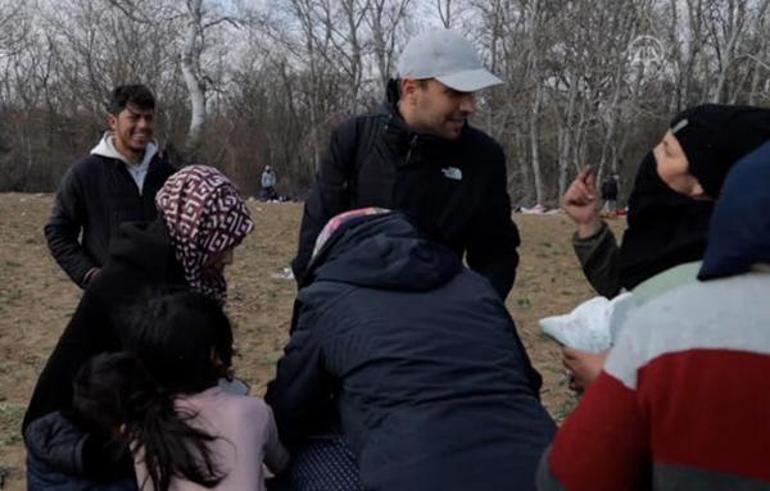 Ulaş Tuna Astepe sınırda bekleyen göçmenlere yardım dağıtmaya gitti